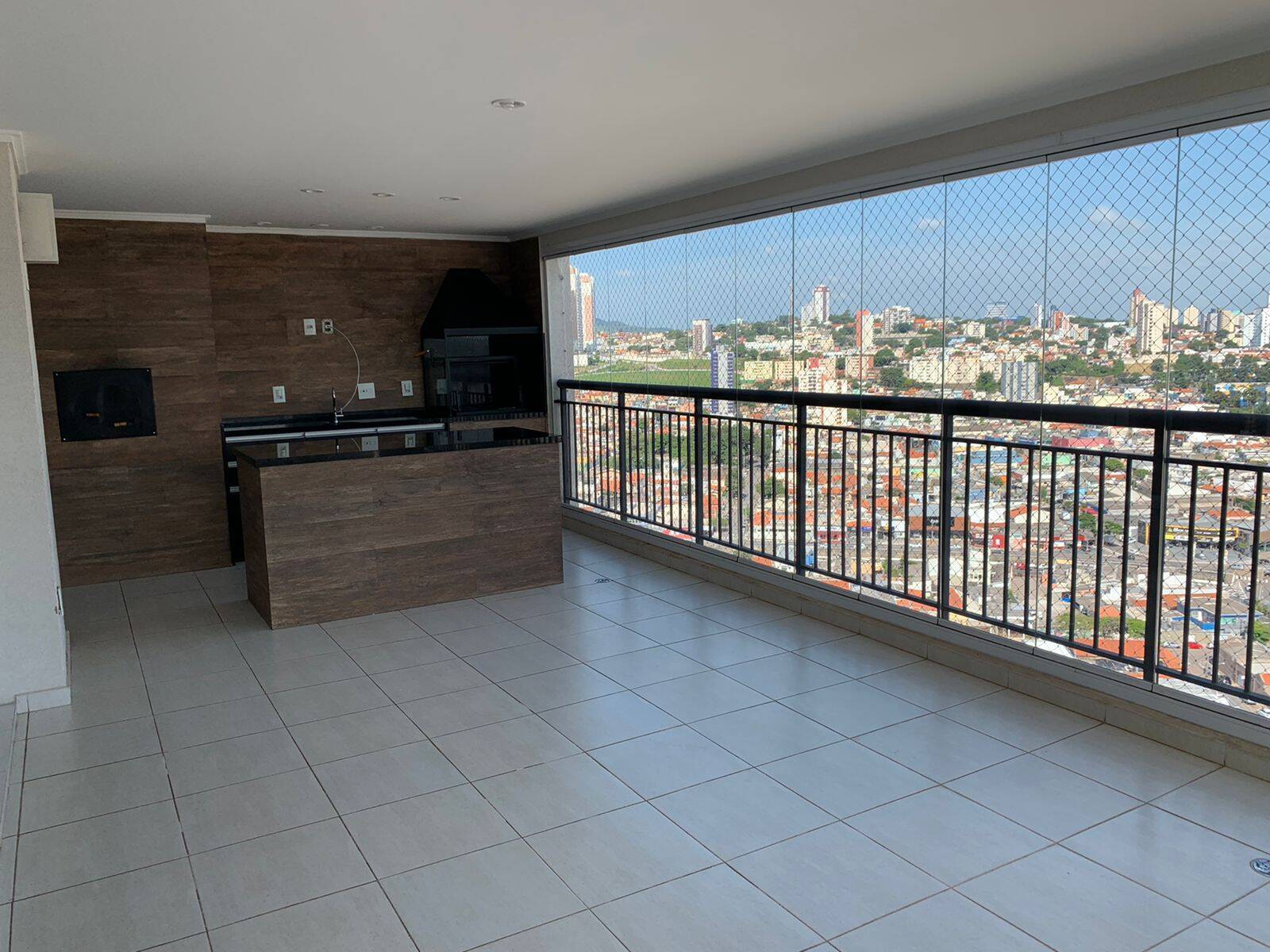 Apartamento à venda com 4 quartos, 216m² - Foto 1