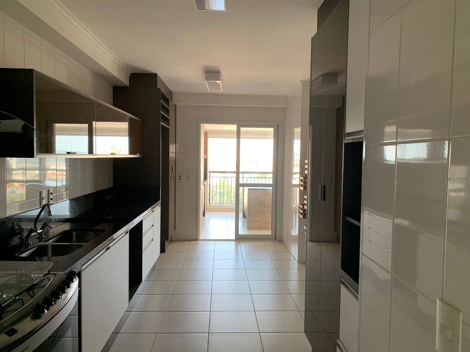 Apartamento à venda com 4 quartos, 216m² - Foto 5