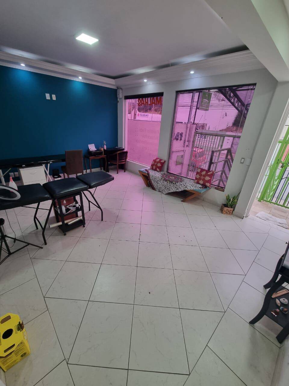 Conjunto Comercial-Sala para alugar com 7 quartos, 240m² - Foto 2