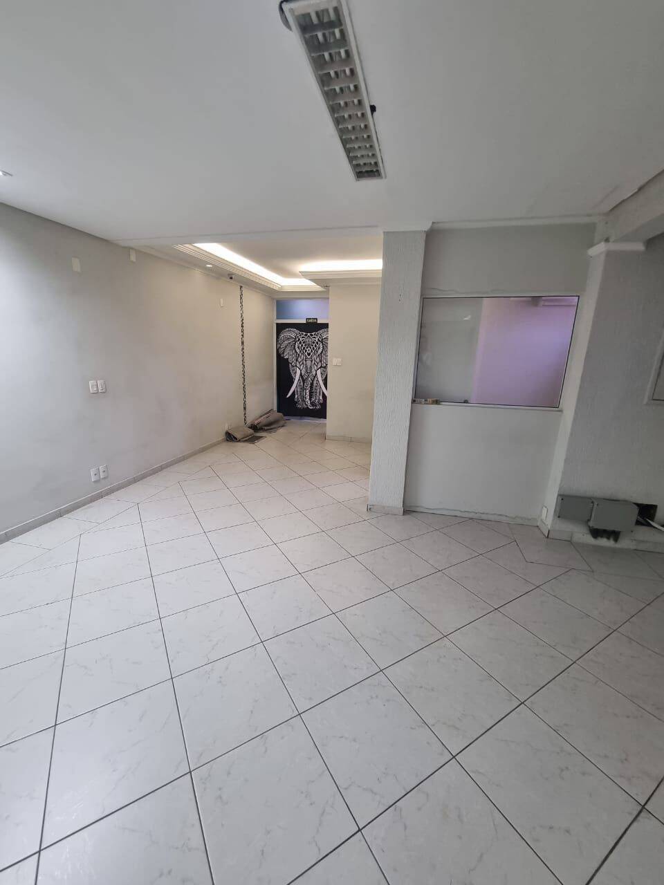 Conjunto Comercial-Sala para alugar com 7 quartos, 240m² - Foto 9