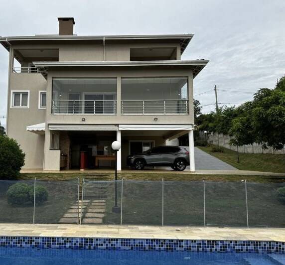 Casa para alugar com 3 quartos, 1000m² - Foto 1