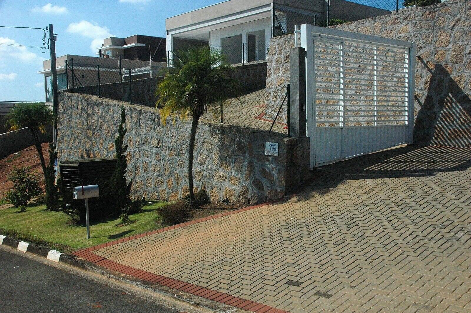 Casa de Condomínio à venda e aluguel com 3 quartos, 330m² - Foto 1