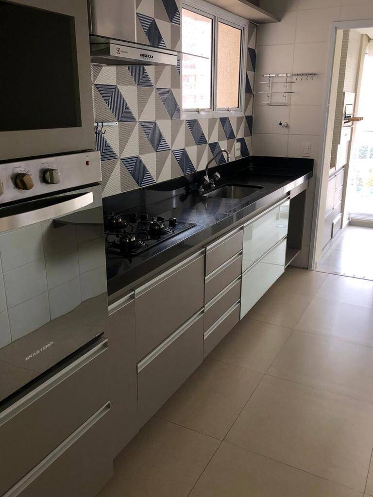 Apartamento à venda e aluguel com 3 quartos, 111m² - Foto 1