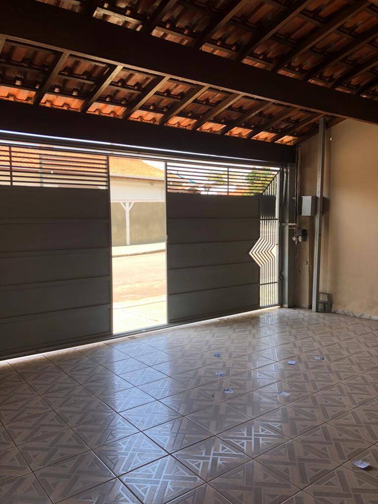 Casa à venda com 2 quartos, 110m² - Foto 1