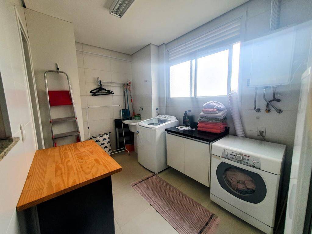 Apartamento à venda com 4 quartos, 189m² - Foto 4