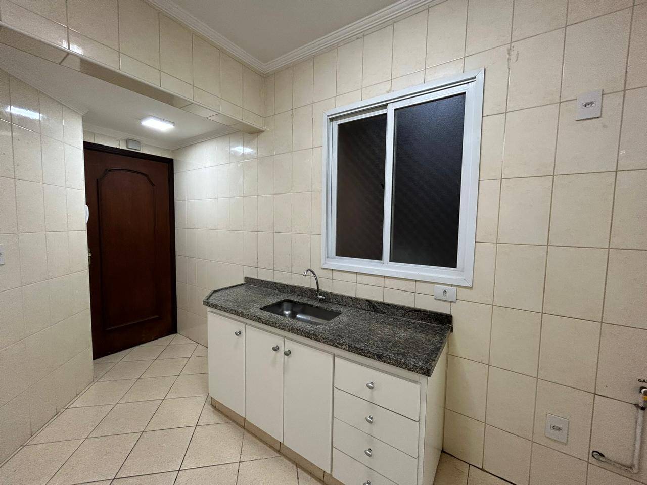 Apartamento à venda e aluguel com 2 quartos, 72m² - Foto 4