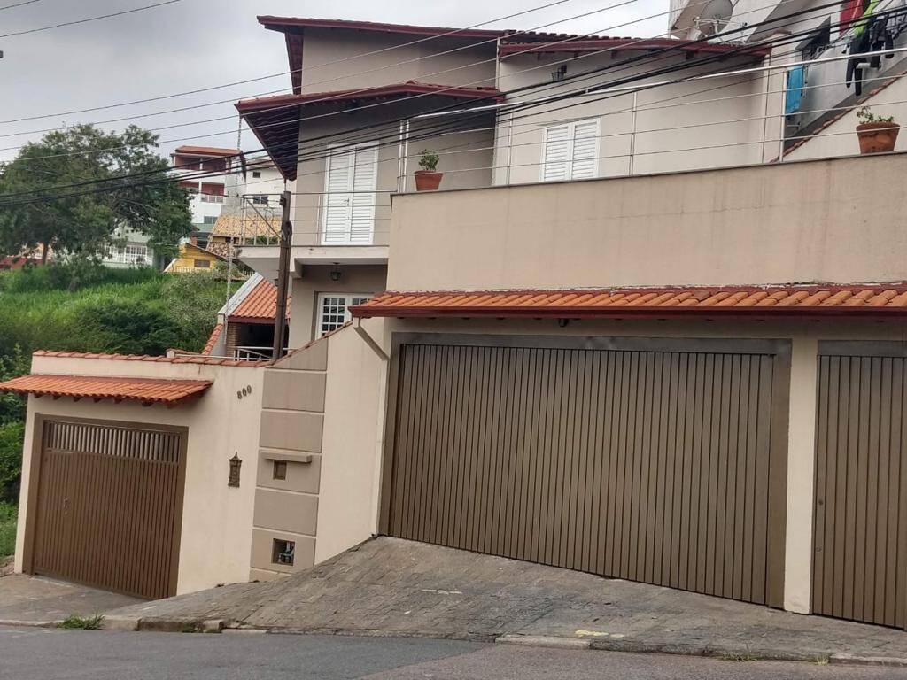 Casa para alugar com 4 quartos, 537m² - Foto 1