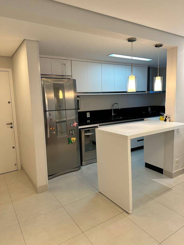 Apartamento à venda com 3 quartos, 97m² - Foto 2