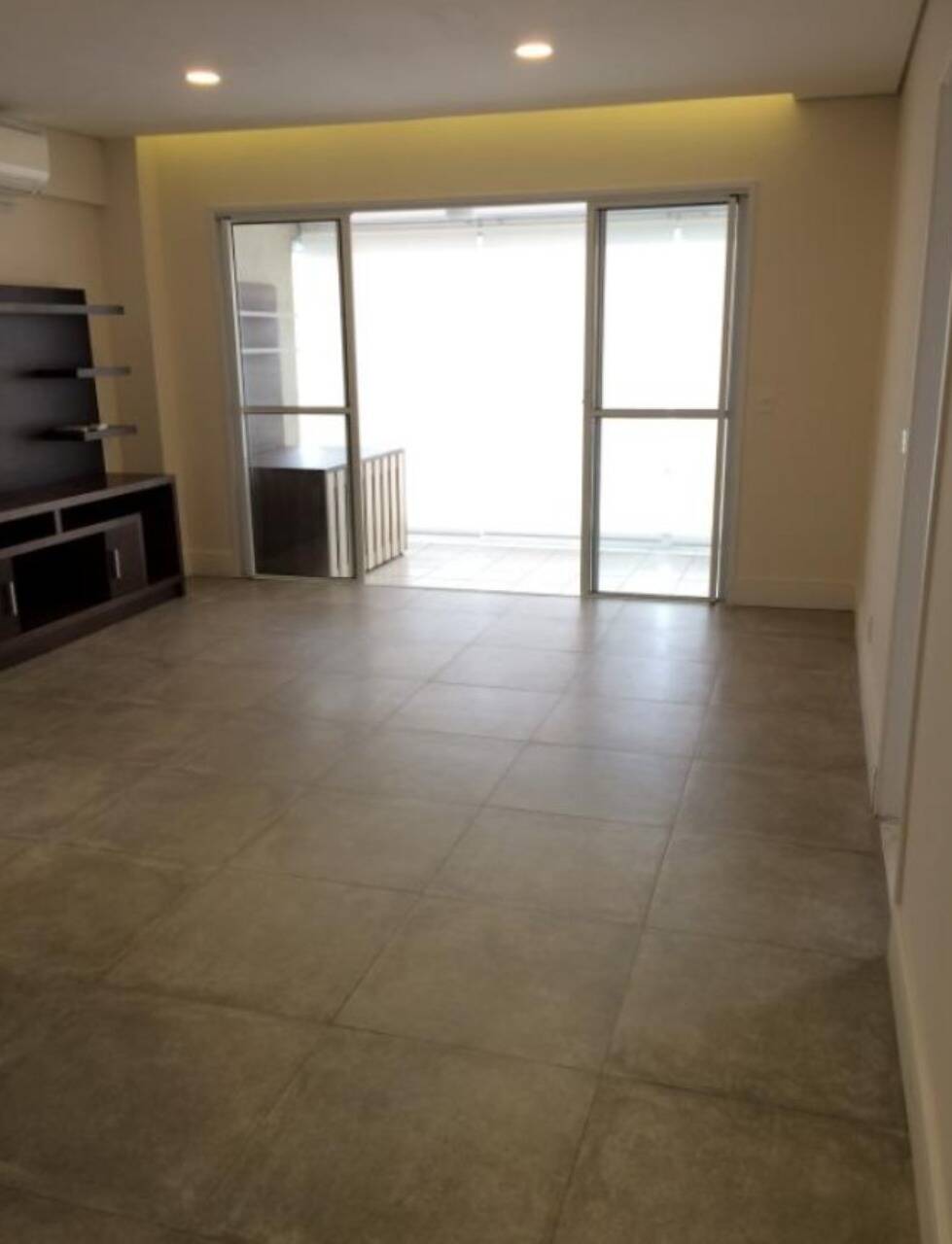 Apartamento para alugar com 3 quartos, 111m² - Foto 2