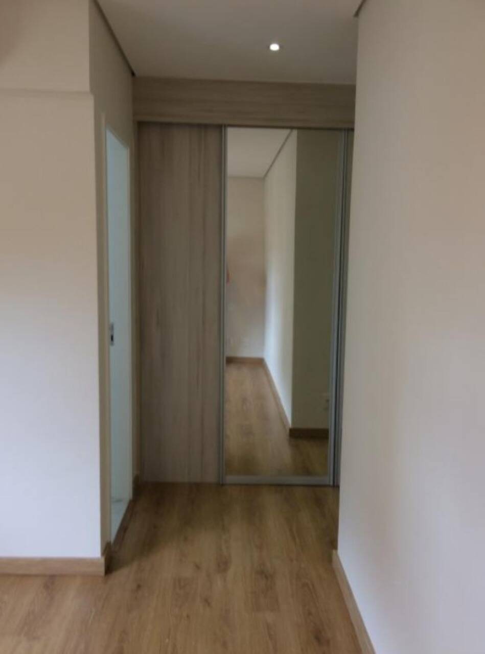 Apartamento para alugar com 3 quartos, 111m² - Foto 11