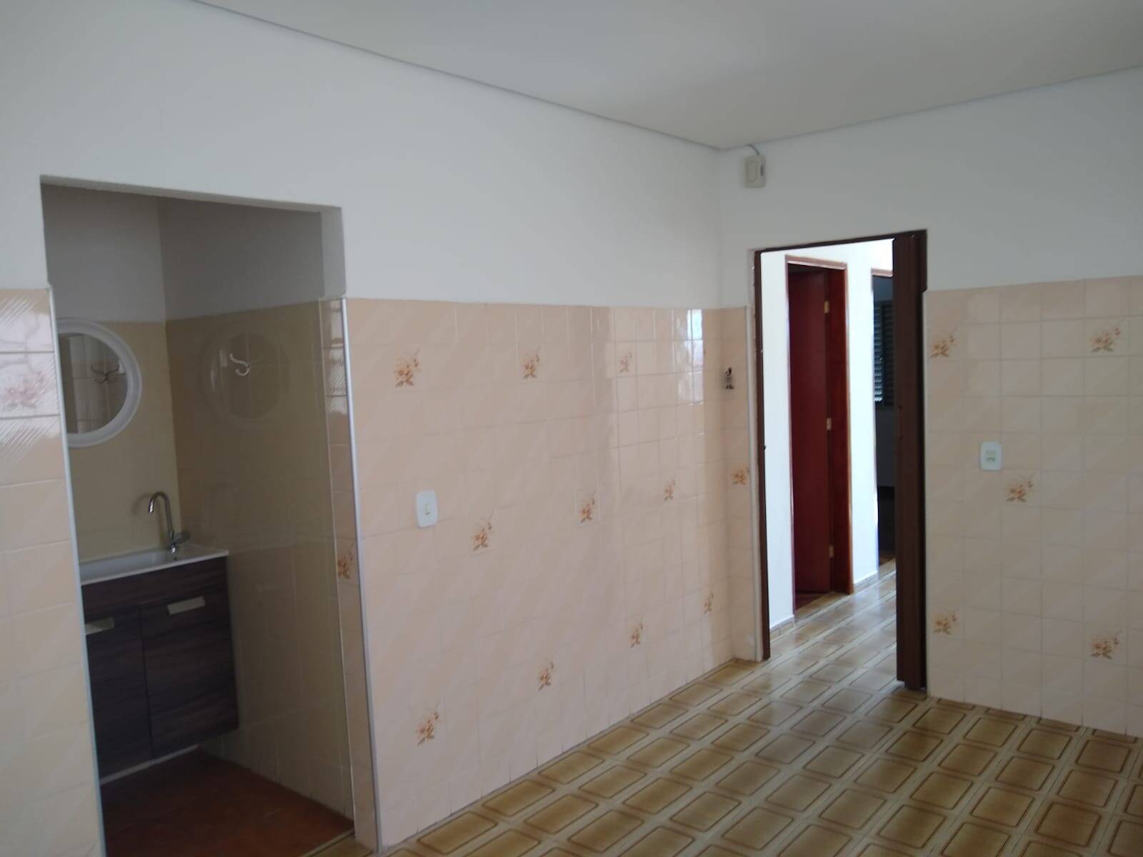 Casa para alugar com 2 quartos, 315m² - Foto 10