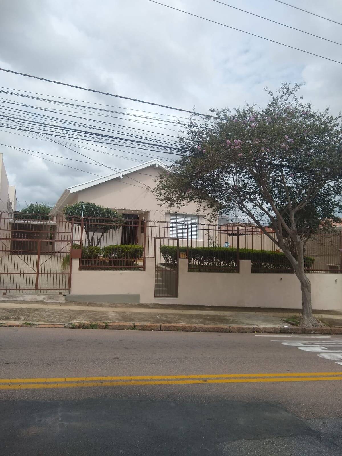 Casa para alugar com 2 quartos, 315m² - Foto 1