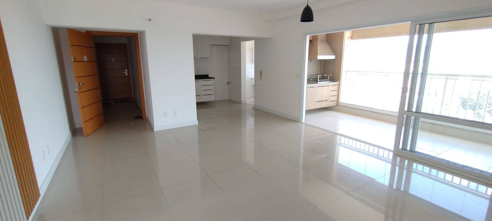 Apartamento para alugar com 3 quartos, 101m² - Foto 1