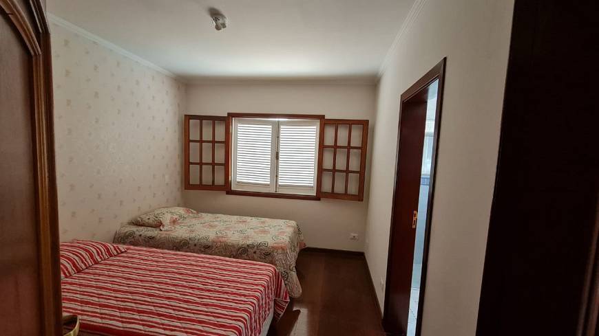 Casa de Condomínio para alugar com 3 quartos, 360m² - Foto 2