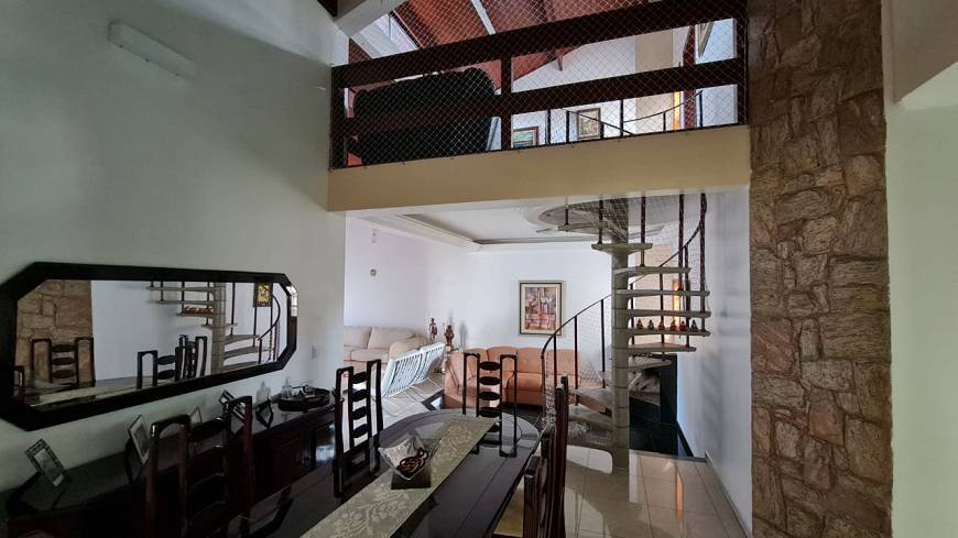 Casa de Condomínio para alugar com 3 quartos, 360m² - Foto 4