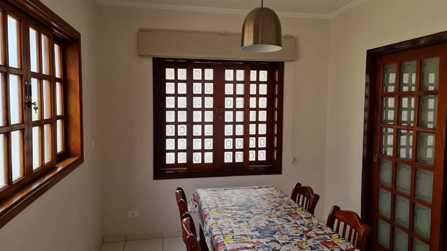 Casa de Condomínio para alugar com 3 quartos, 360m² - Foto 14