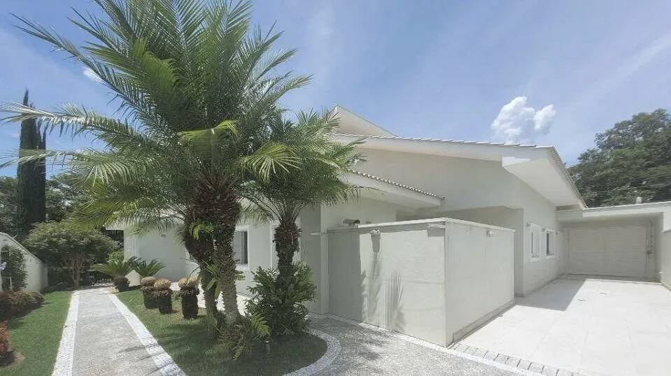 Casa de Condomínio para alugar com 3 quartos, 250m² - Foto 1