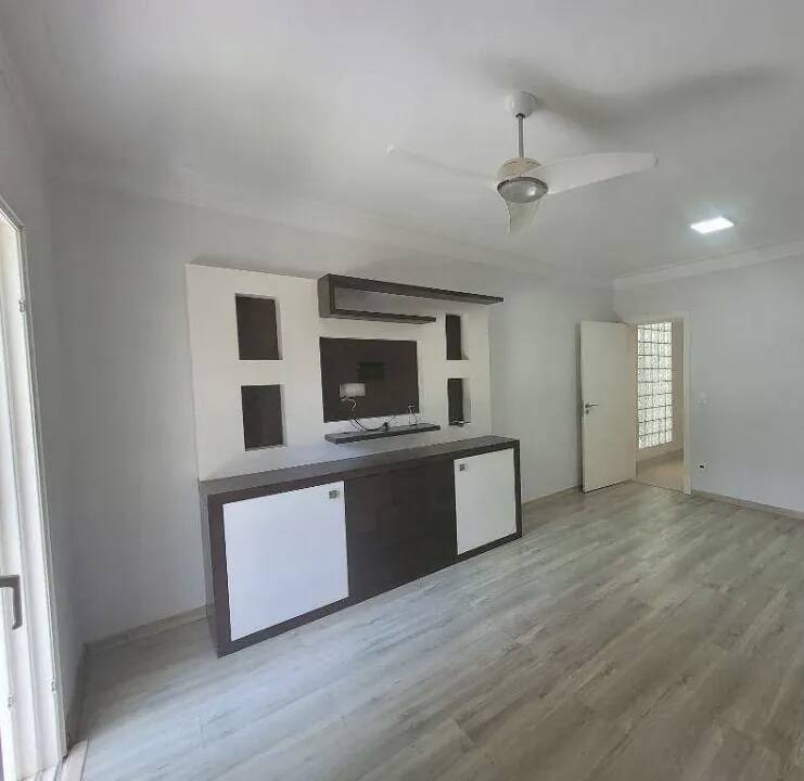 Casa de Condomínio para alugar com 3 quartos, 250m² - Foto 29