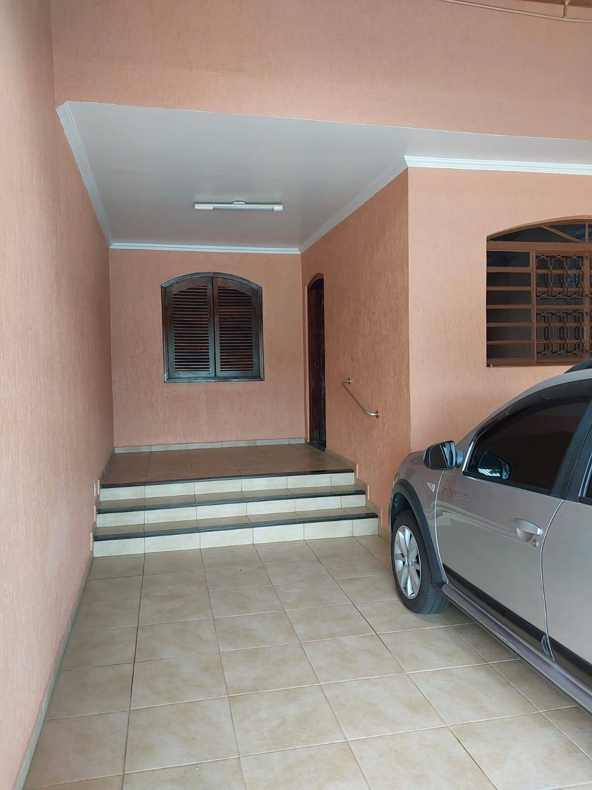 Casa à venda com 3 quartos, 163m² - Foto 1