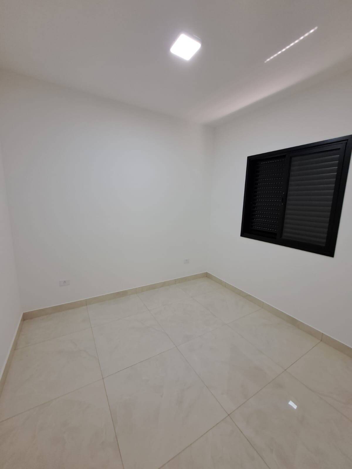 Casa de Condomínio à venda com 3 quartos, 250m² - Foto 4