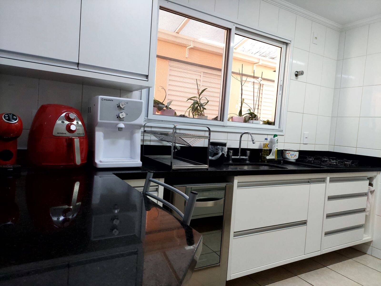 Casa de Condomínio à venda com 3 quartos, 200m² - Foto 1