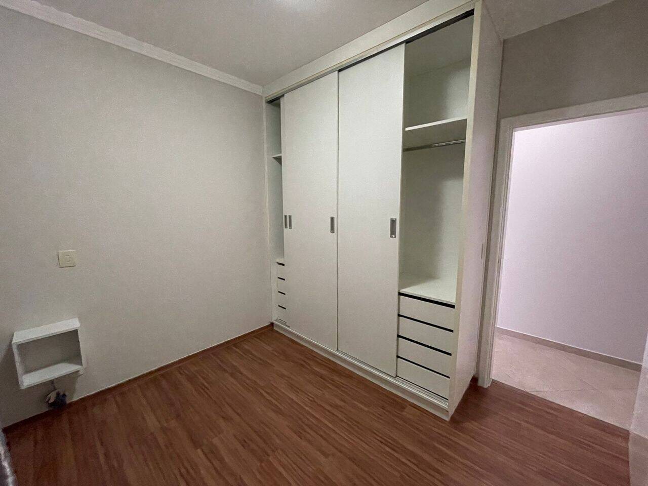 Casa de Condomínio para alugar com 3 quartos, 300m² - Foto 1