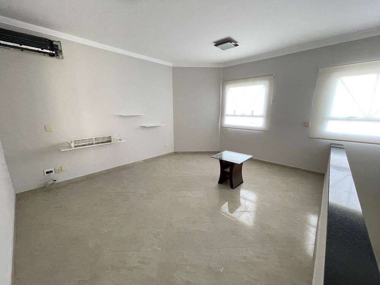 Casa de Condomínio para alugar com 3 quartos, 300m² - Foto 5