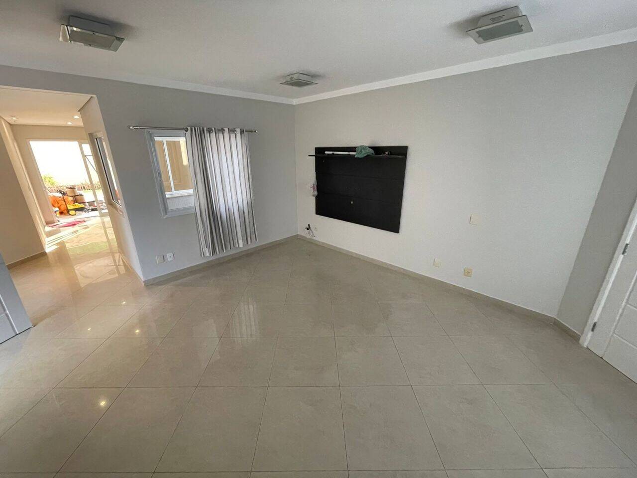 Casa de Condomínio para alugar com 3 quartos, 300m² - Foto 13