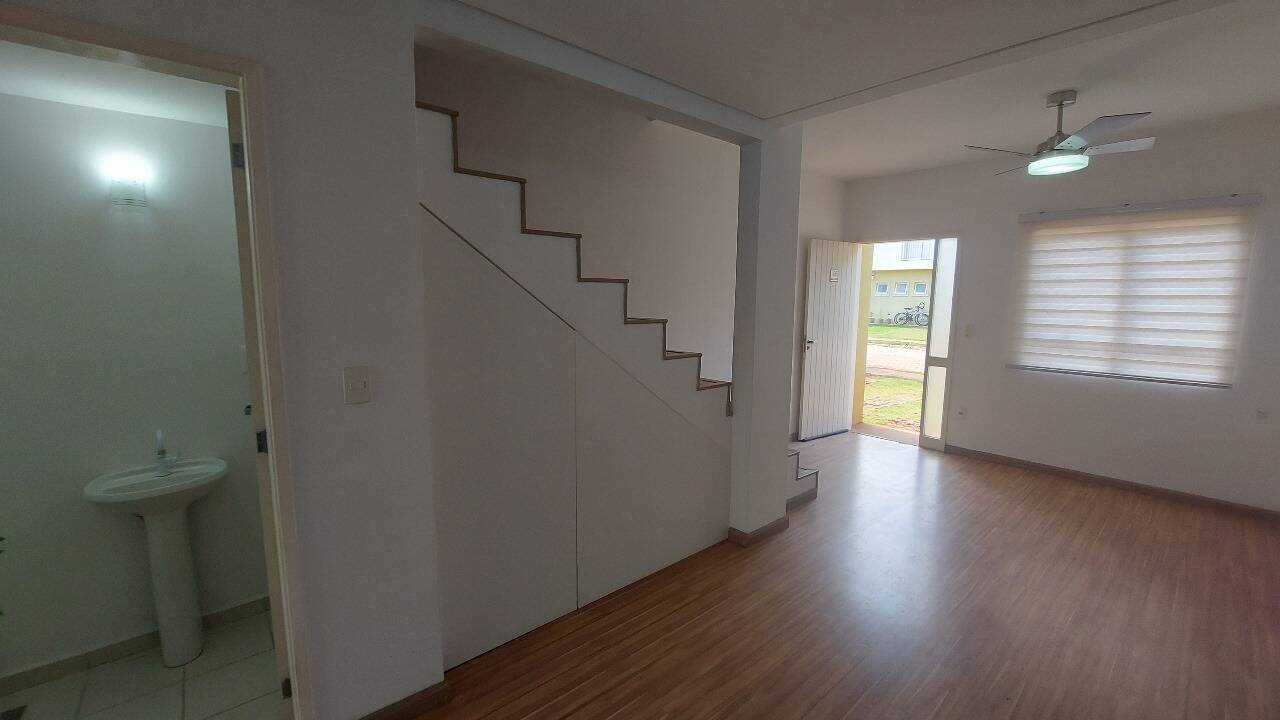 Casa de Condomínio para alugar com 2 quartos, 80m² - Foto 2