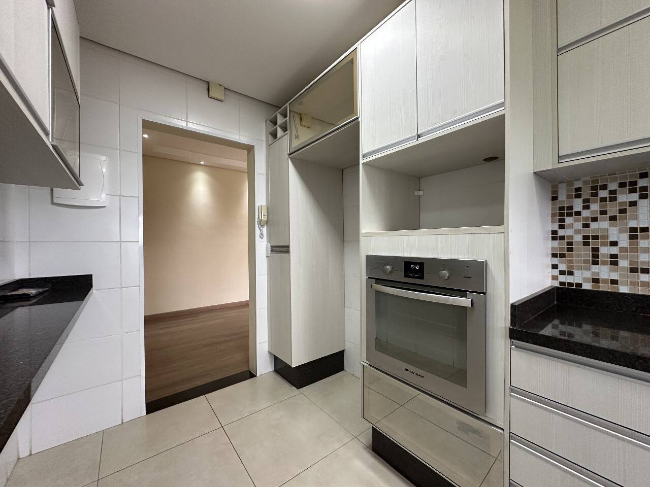 Apartamento para alugar com 3 quartos, 80m² - Foto 2