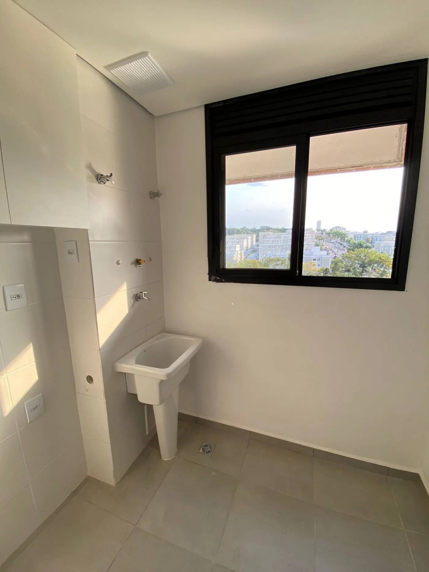 Apartamento para alugar com 2 quartos, 68m² - Foto 12