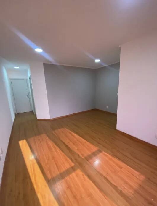 Apartamento para alugar com 3 quartos, 75m² - Foto 8