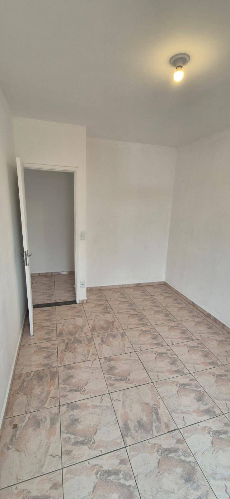 Apartamento para alugar com 2 quartos, 60m² - Foto 2