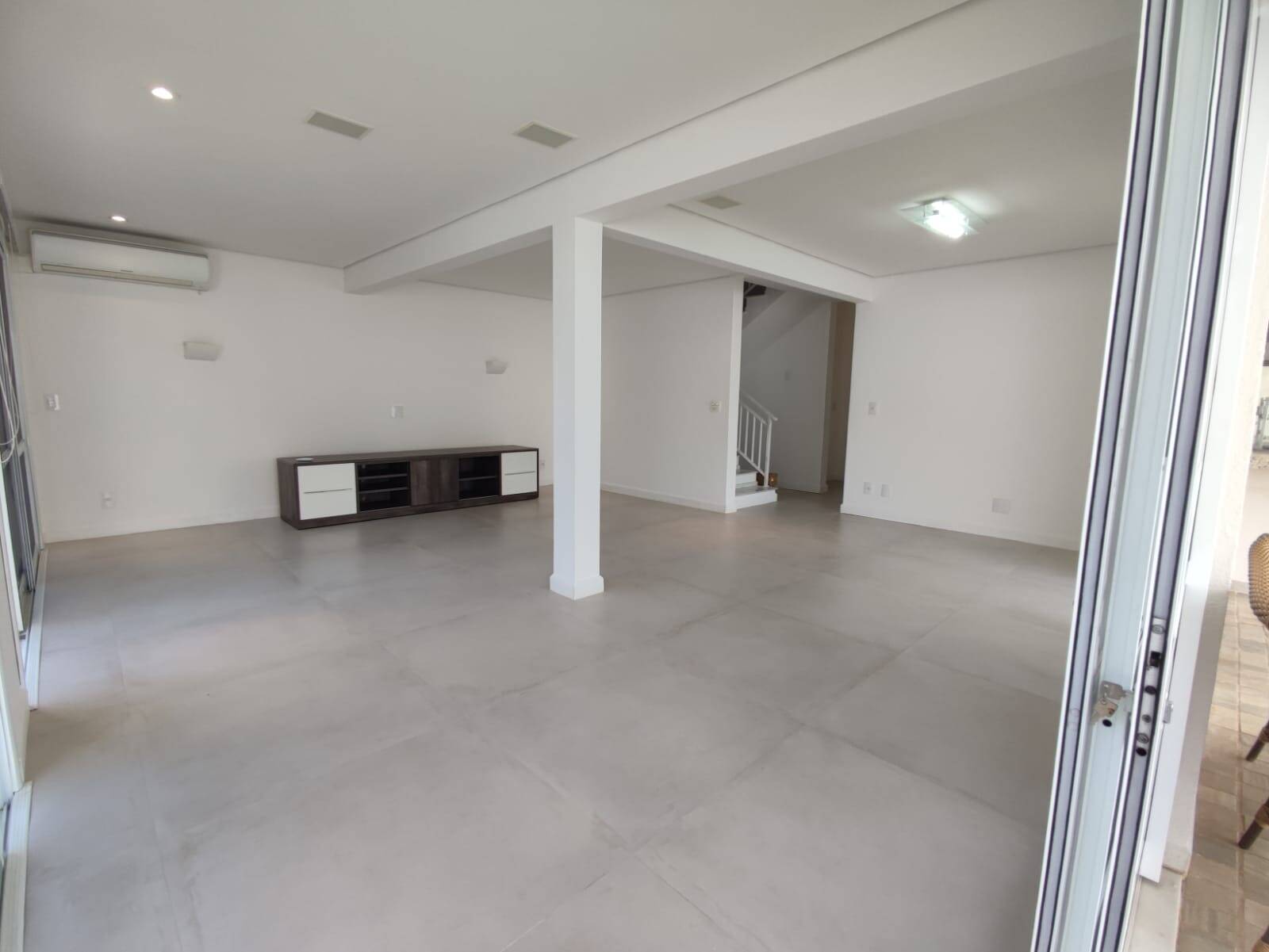 Casa de Condomínio para alugar com 4 quartos, 220m² - Foto 14