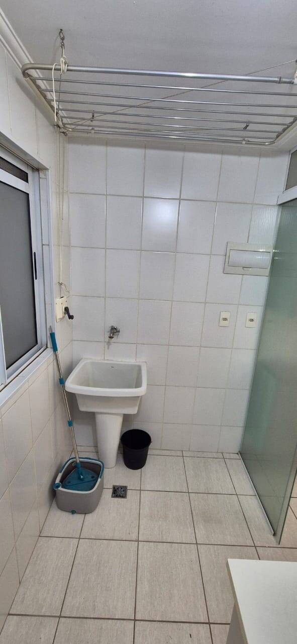 Apartamento para alugar com 2 quartos, 64m² - Foto 17