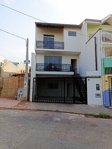 Casa à venda com 3 quartos, 245m² - Foto 2