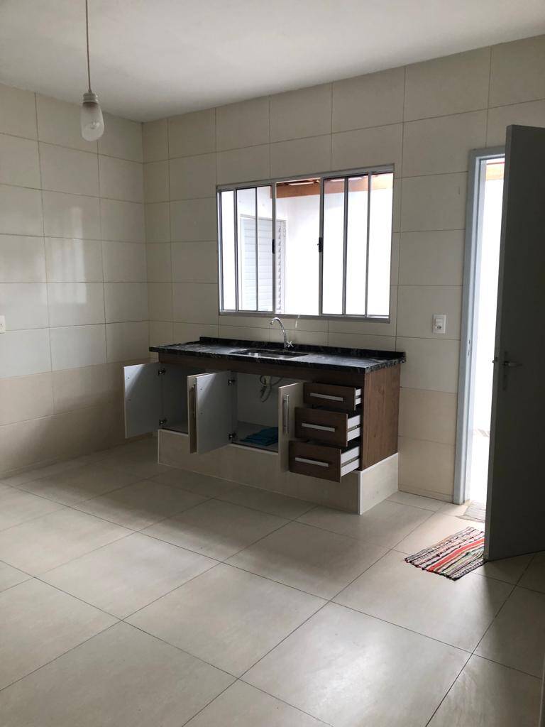 Casa à venda com 2 quartos, 110m² - Foto 1